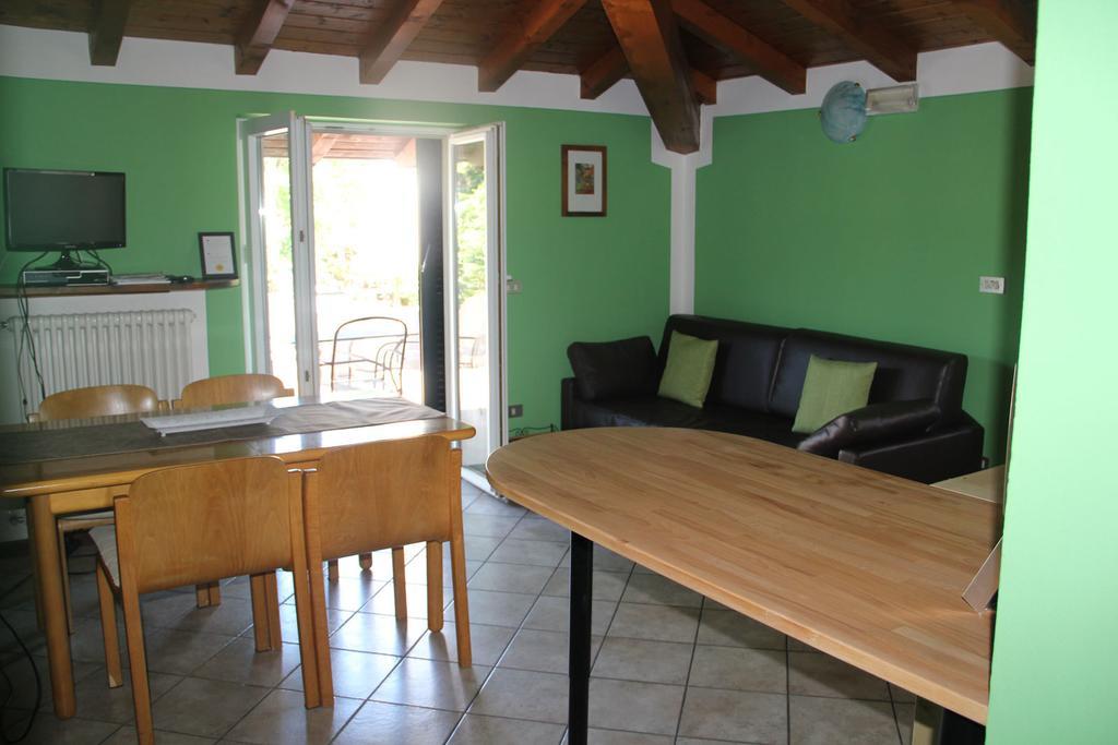 Veranda Beach Apartment Pianello Del Lario Room photo