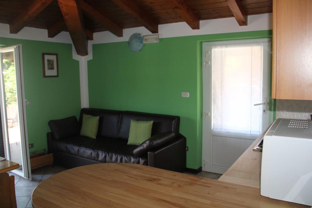 Veranda Beach Apartment Pianello Del Lario Room photo